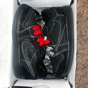 Jordan 1 low x Travis Scott